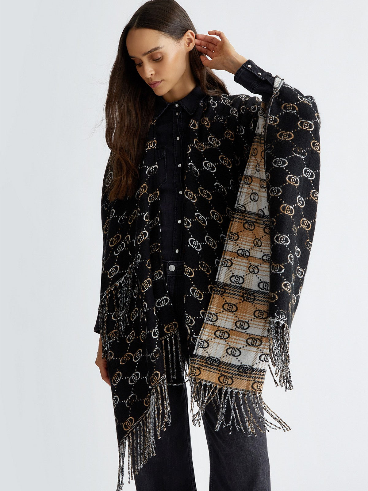 LIU JO SOFT Poncho Donna 2F4014T0300 22222 Nero gioboutiqueweb