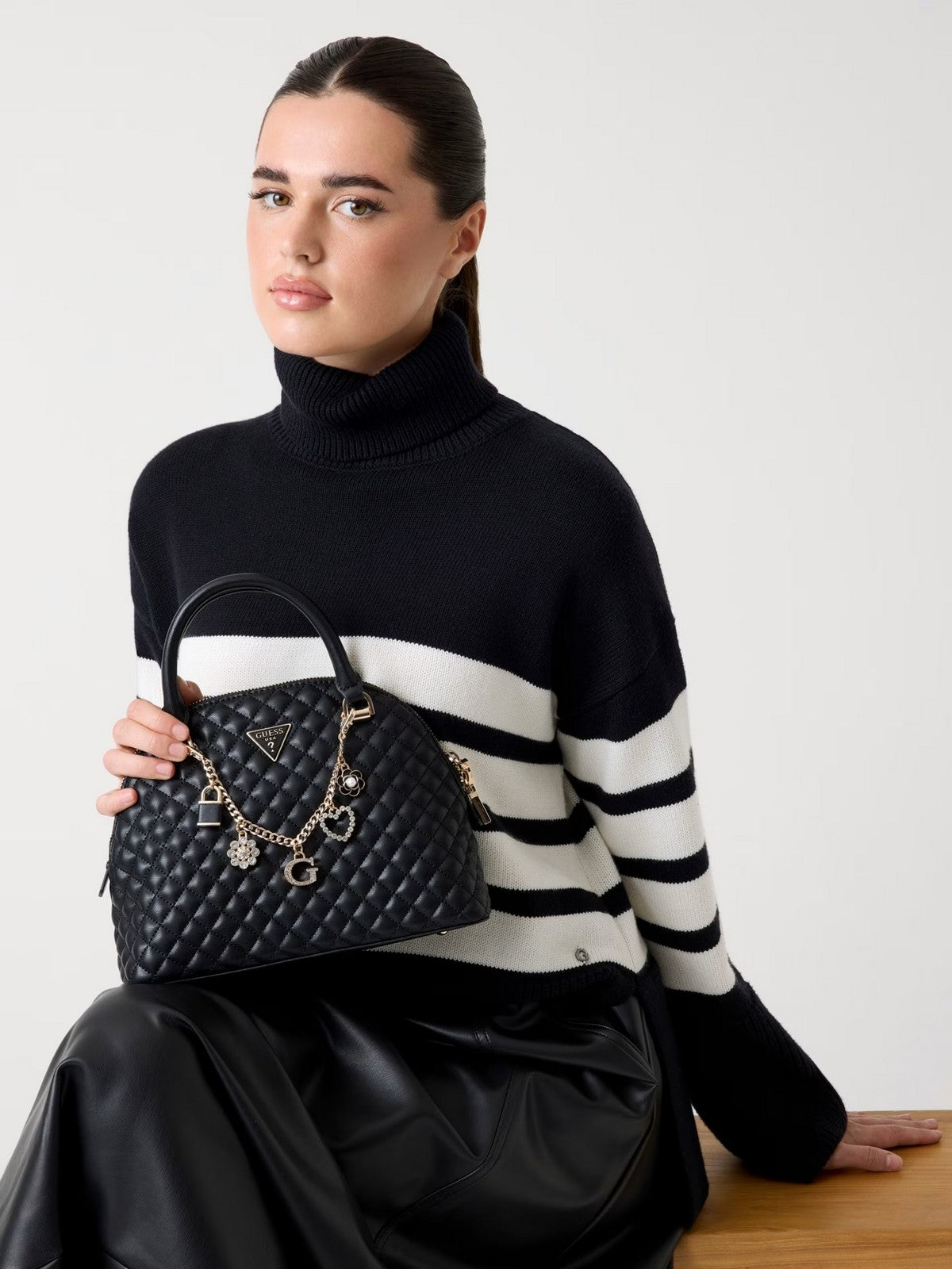 GUESS Borsa Donna EVERLEE DOME SATCHEL HWEG86 79050 BLA BLACK