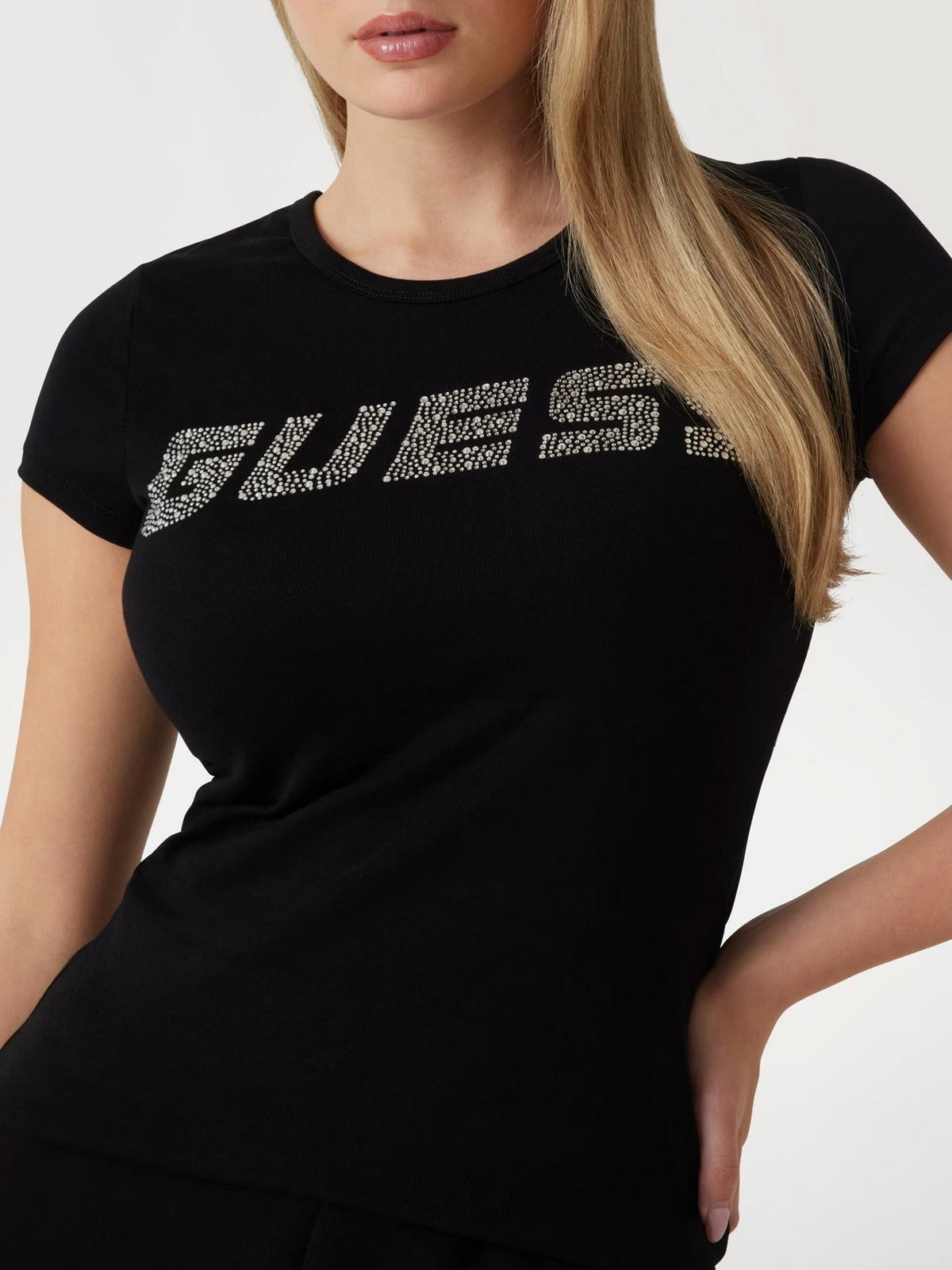 GUESS SPORT T-shirt Donna KIARA SS T-SHIRT V4BI16 KCIV1 JBLK Nero gioboutiqueweb