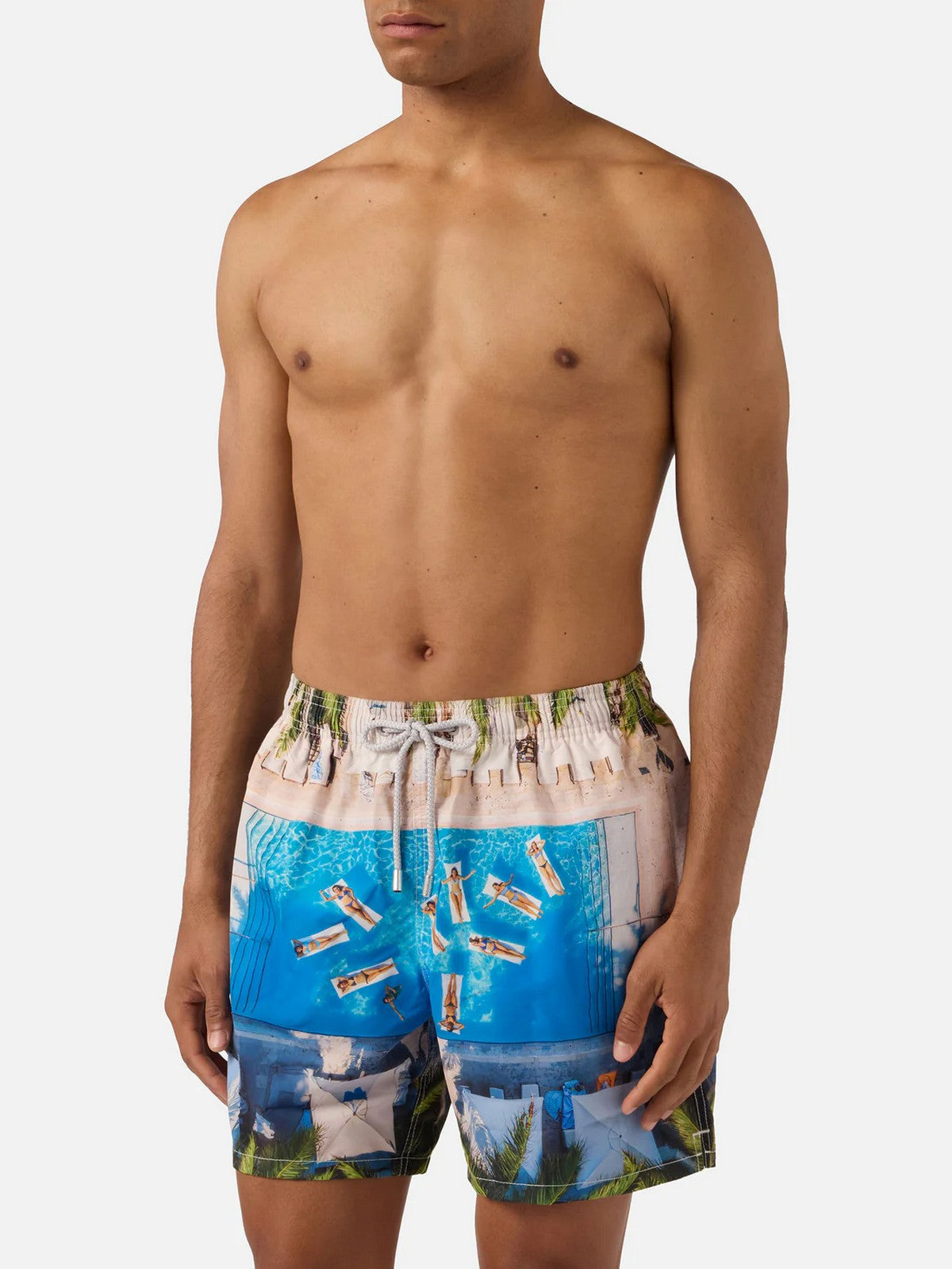 MC2 SAINT BARTH Costume da bagno Uomo GUSTAVIA PLACED PRINT 08216L RD POOL LIFESTYLE 01