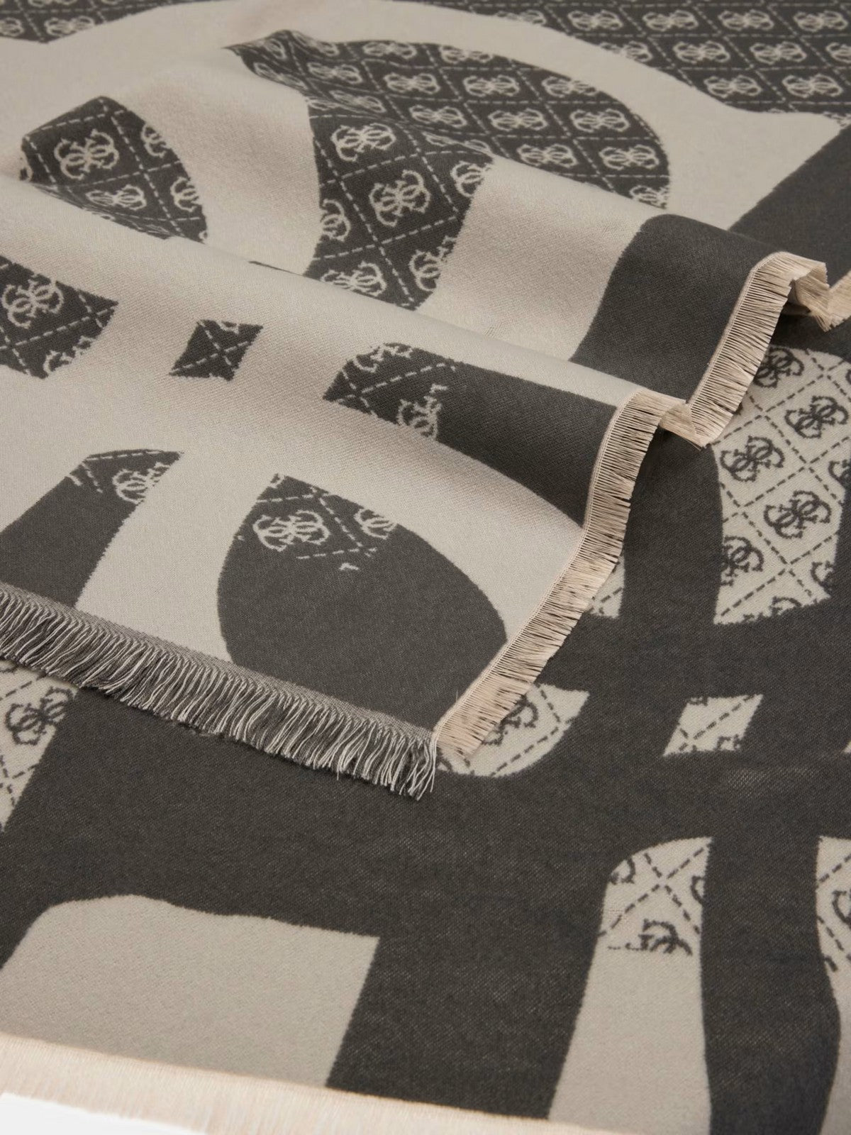 GUESS Foulard Donna JACQUARD KEFIAH 135X135 AW5418 POL03 BLA BLACK