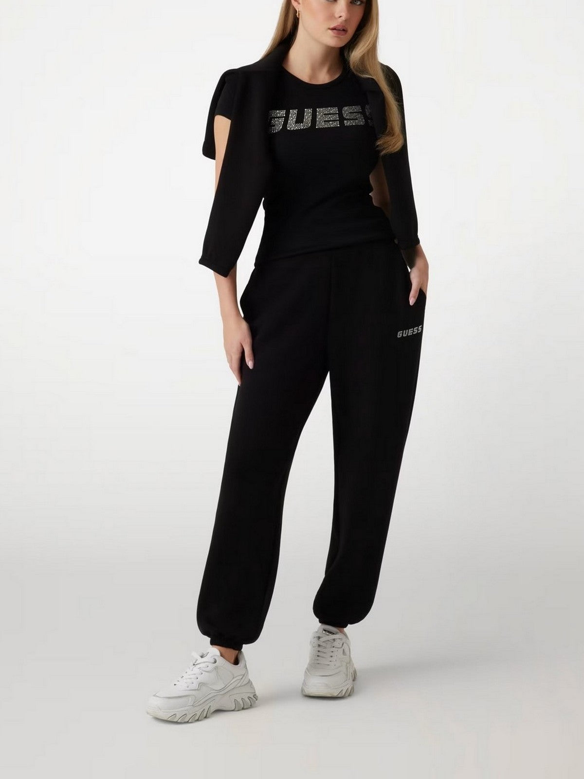 GUESS SPORT T-shirt Donna KIARA SS T-SHIRT V4BI16 KCIV1 JBLK Nero gioboutiqueweb