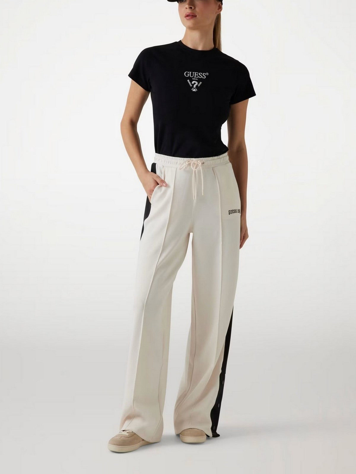 GUESS SPORT T-shirt Donna COLETTE SS TEE V4YI21 KCDH1 JBLK Nero gioboutiqueweb