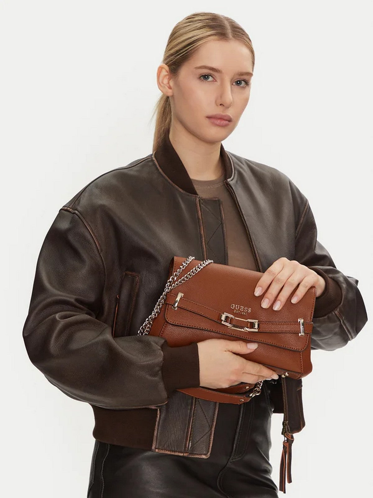 Devinez le sac pour femmes Silvye convertible Xbody rabat Hwbg95 27210 Cog Marrone