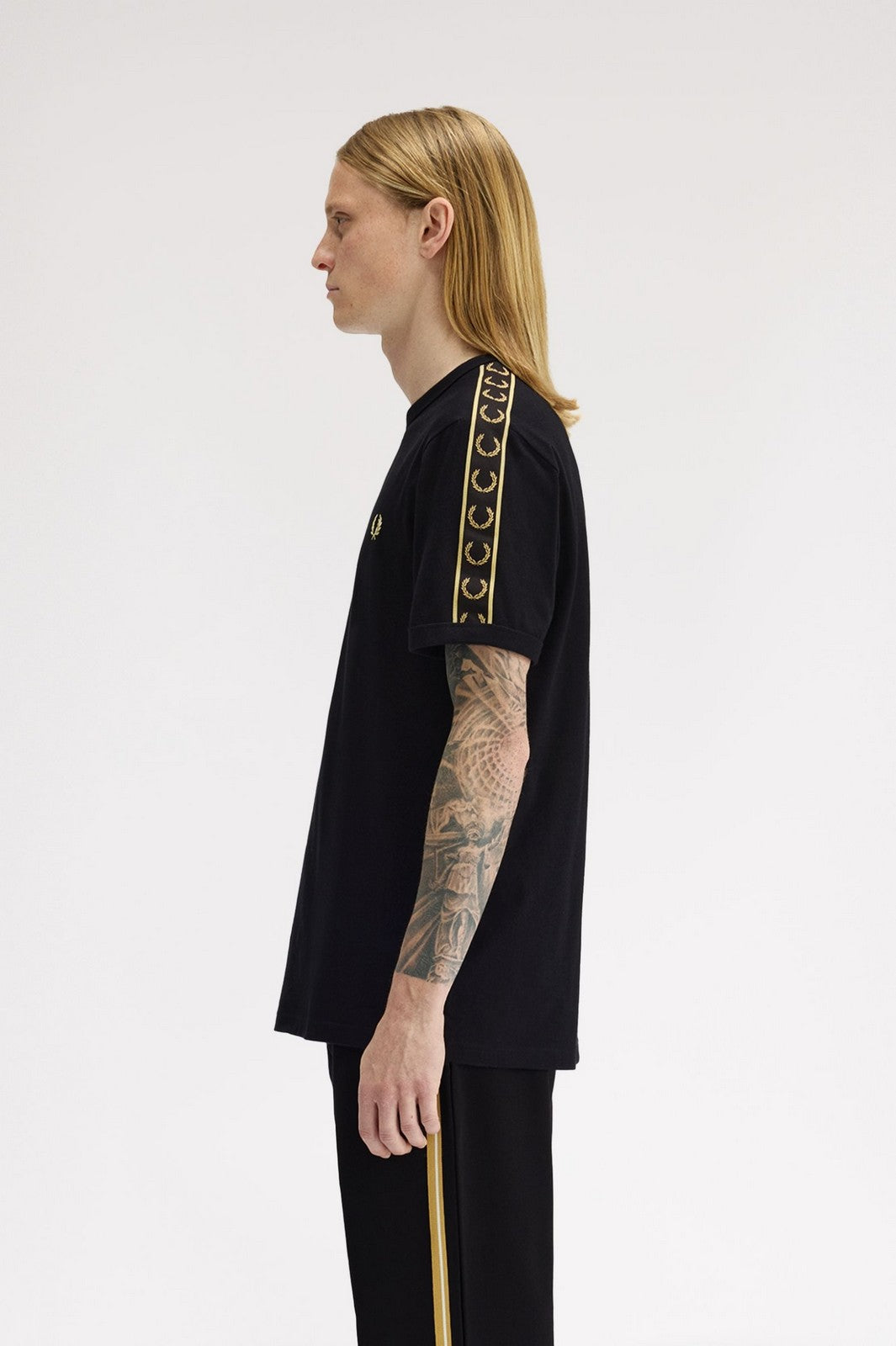 FRED PERRY T-shirt Uomo FP CONTRAST TAPE RINGER T-SHIRT FP-M4613-57 90A BLACK/CHAMPAGNE