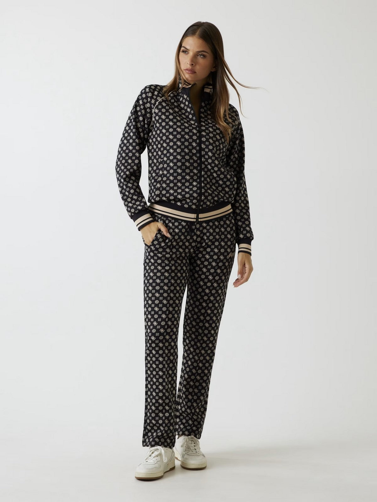 GUESS SPORT Felpa Donna V5YQ03 KB212 PJ4P AOP JBLK/COCB OLOGRA