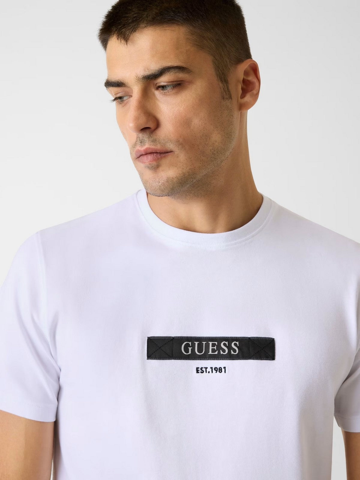 GUESS T-shirt Uomo SS CN LOGO BOX TEE M6RI17 J1314 G011 PURE WHITE