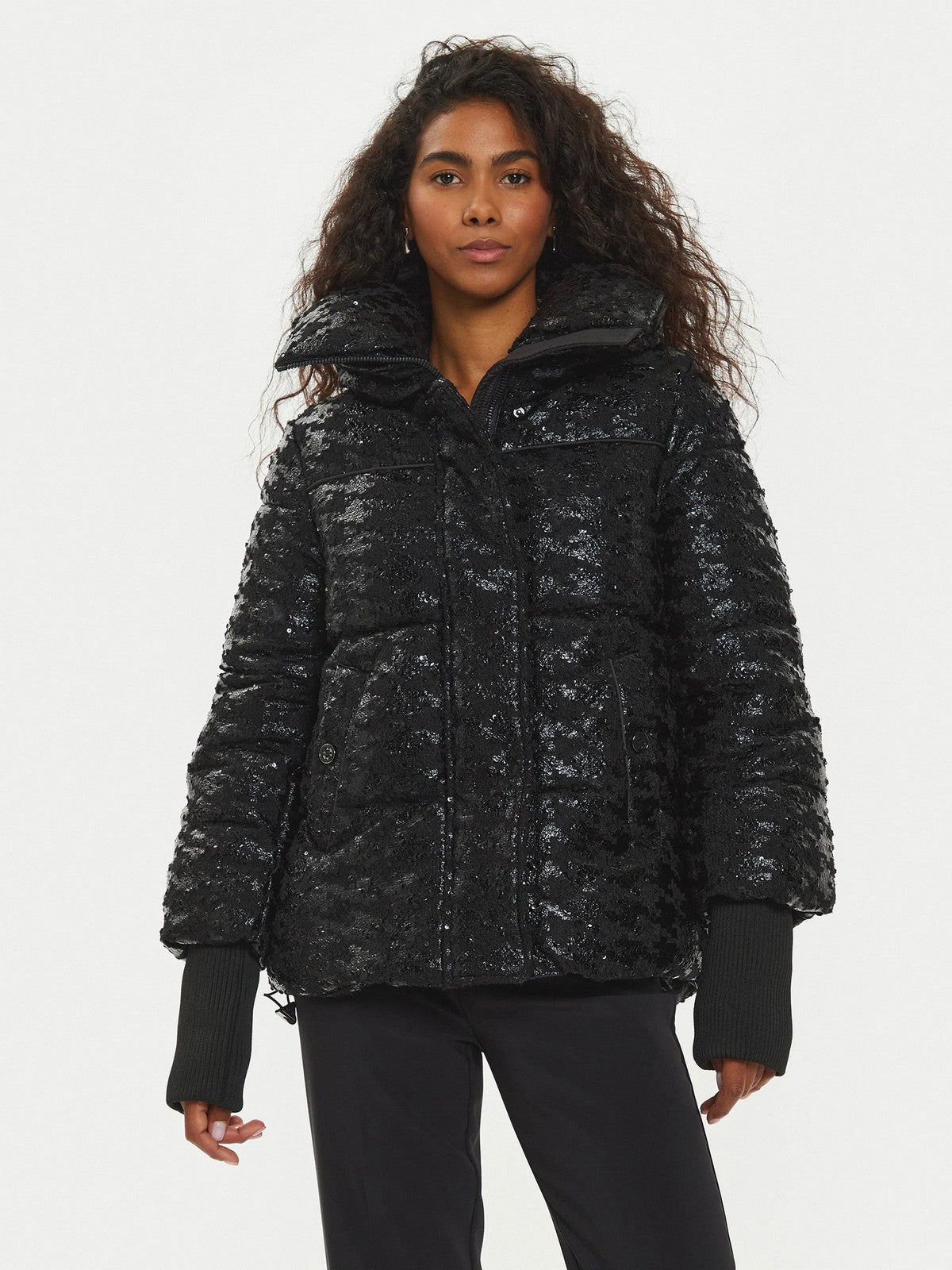 GUESS Piumino Donna MELIE HOUNDSTOOTH PUFFER W4BL57 WGL40 FS27 Nero gioboutiqueweb