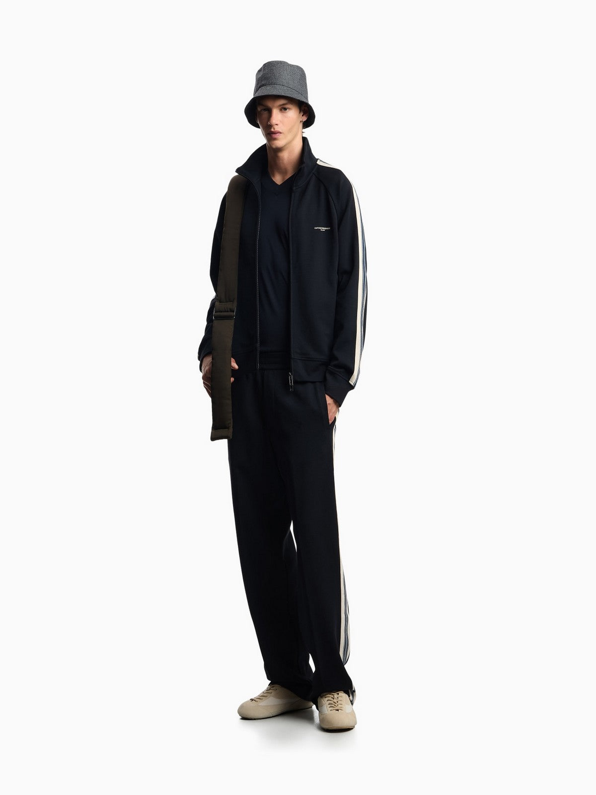 Pantalón de hombre EMPORIO ARMANI EM002873 AF13488 UB118 ICONIC 0920 AZUL MARINO EA