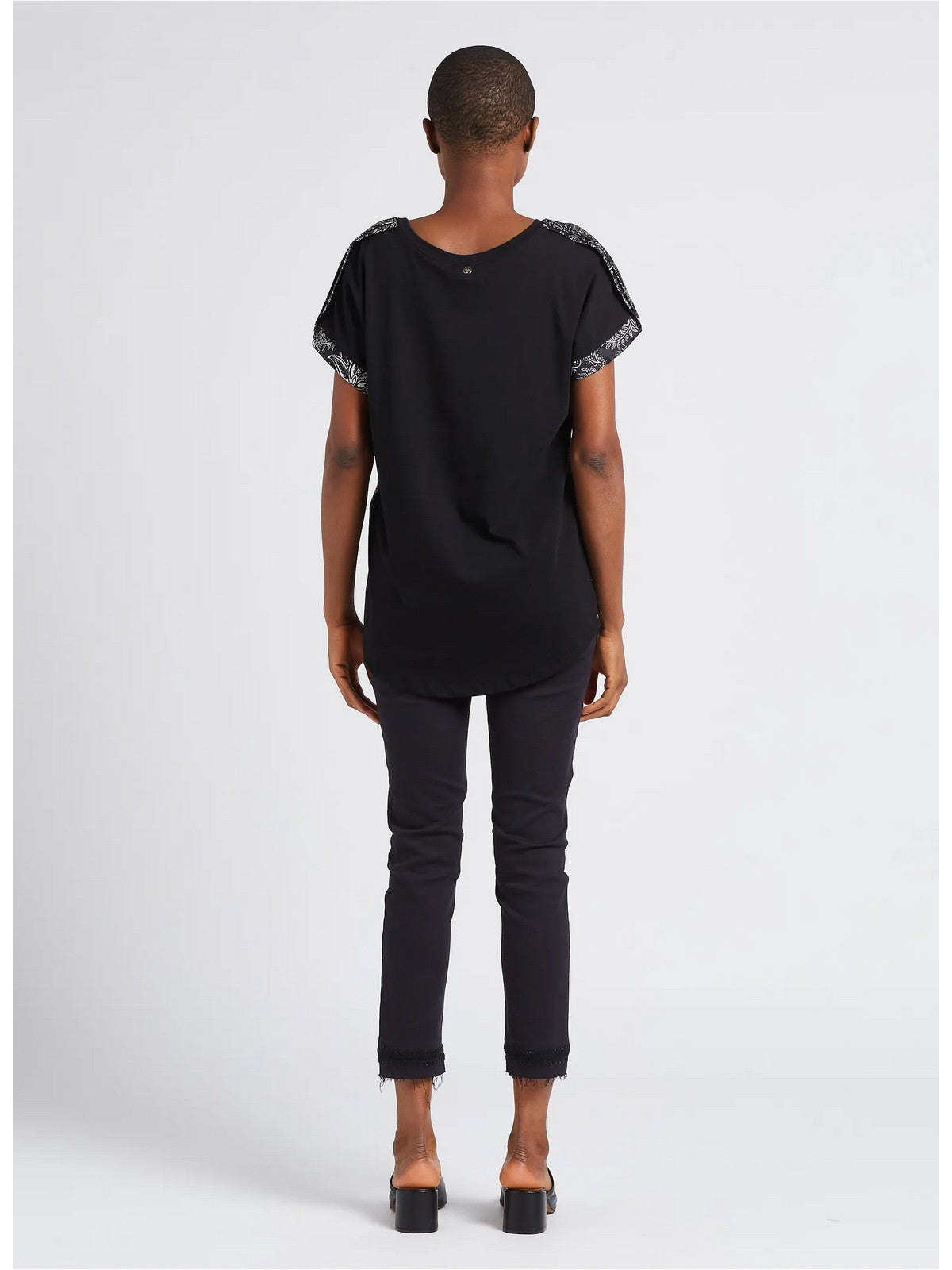 LIU JO WHITE T-Shirt e Polo Donna MA4116J7821 N9373 Nero