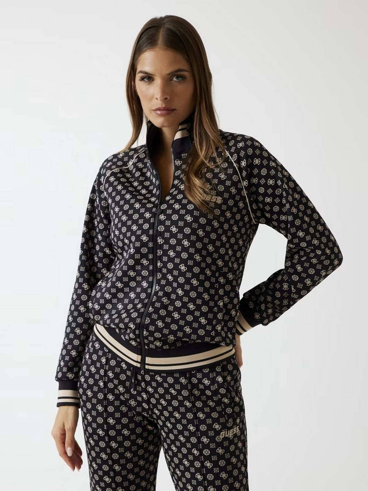 GUESS SPORT Felpa Donna V5YQ03 KB212 PJ4P AOP JBLK/COCB OLOGRA