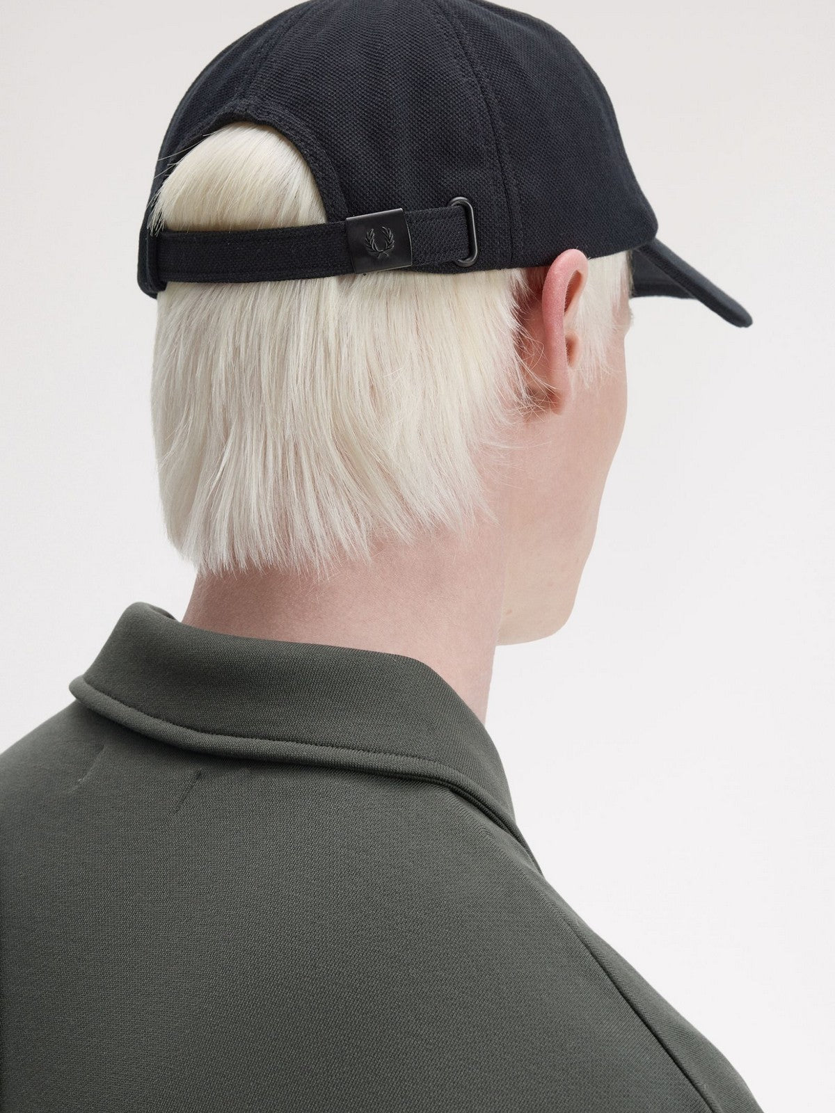 FRED PERRY Cappello Uomo FP PIQUE CLASSIC CAP FP-HW2295-57 843 BLACK/SNOWWHITE