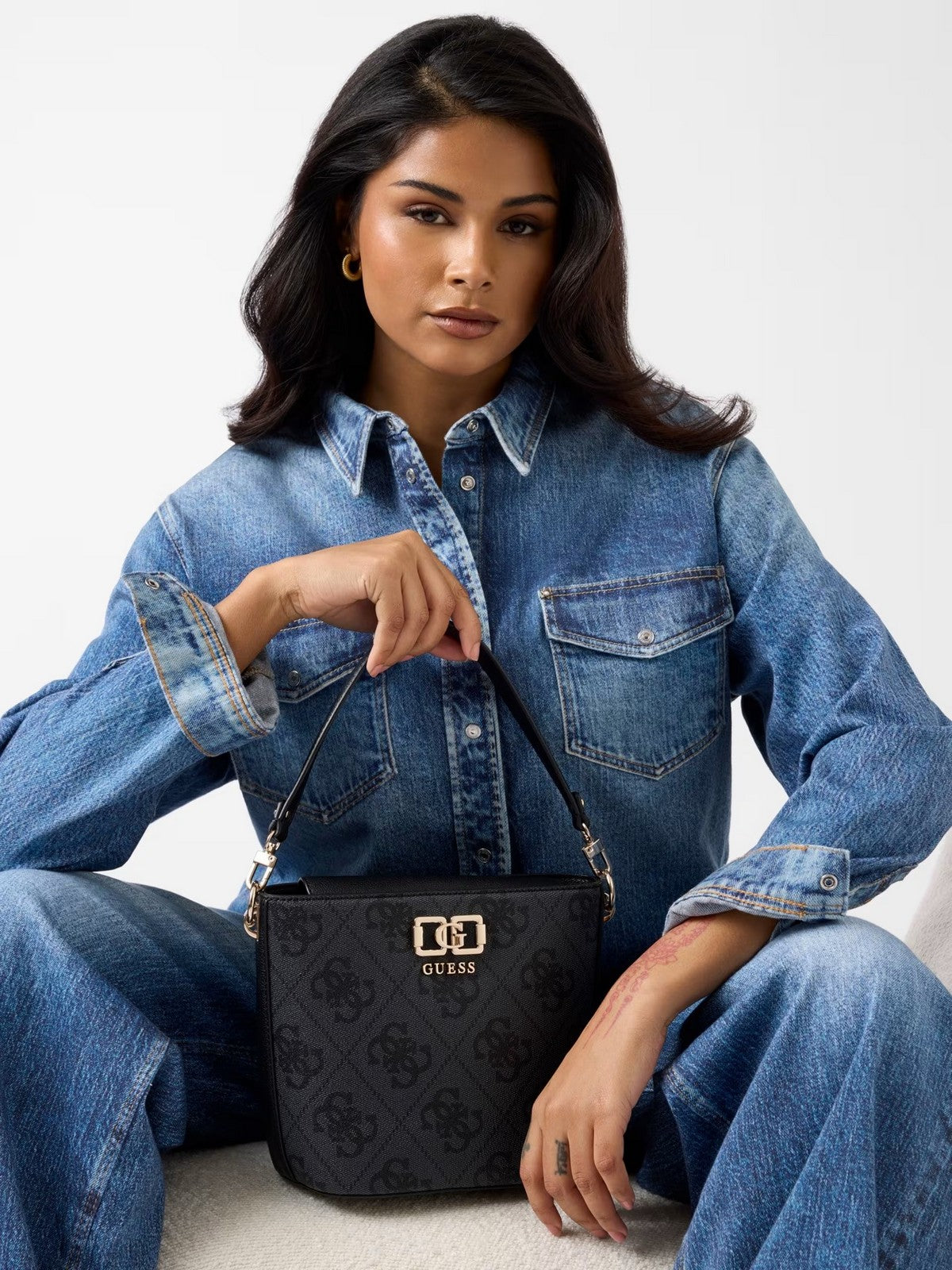 GUESS Borsa Donna KARNILLA LOGO BUCKET HWOS99 01010 CLO COAL LOGO