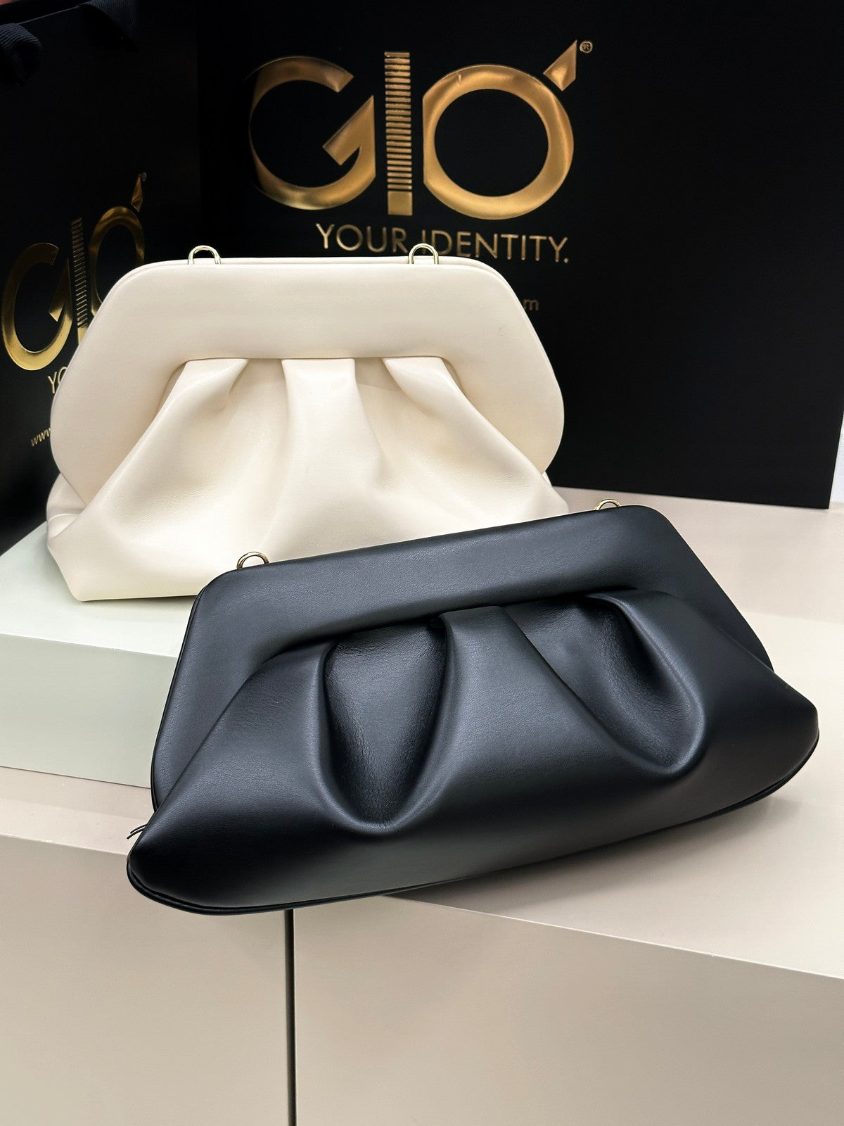 THEMOIRè Bios Baguette vegan fabric bag black eco-friendly design 