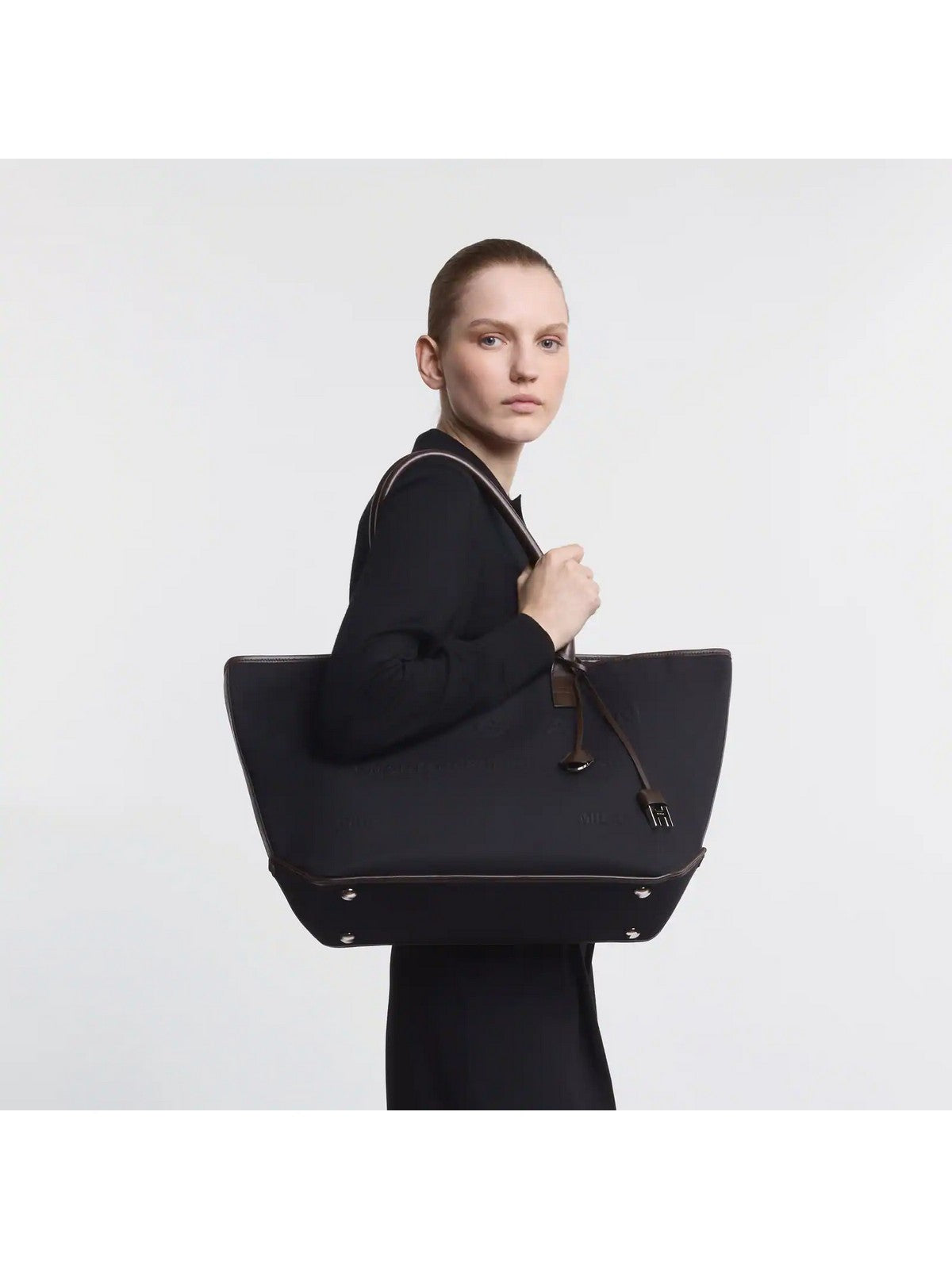 HOGAN Borsa Donna ADDRESS SHOPPING MEDIA TESSUTO KBW01TA2300UH7012D B999(NERO)+S808(PALISSANDRO)