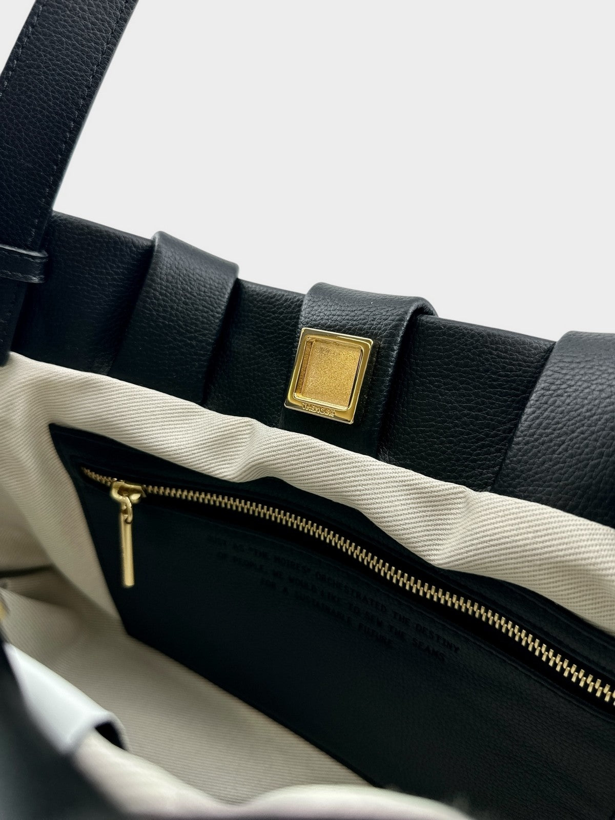 THEMOIRè Athena bottolato bag black eco-friendly design 