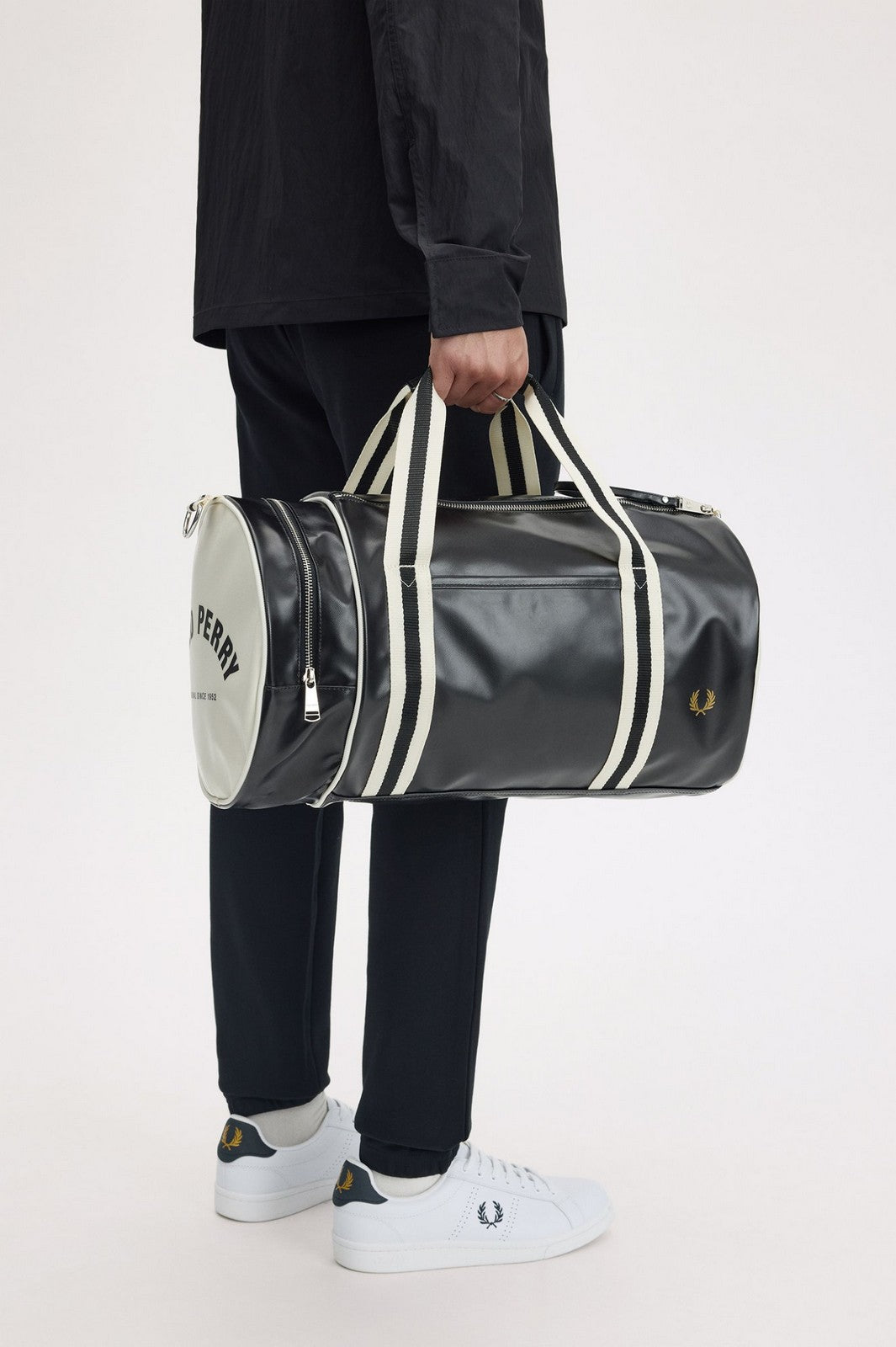 FRED PERRY Borsone Uomo FP CLASSIC BARREL BAG FP-L7255-57 D57 BLACK/ECRU