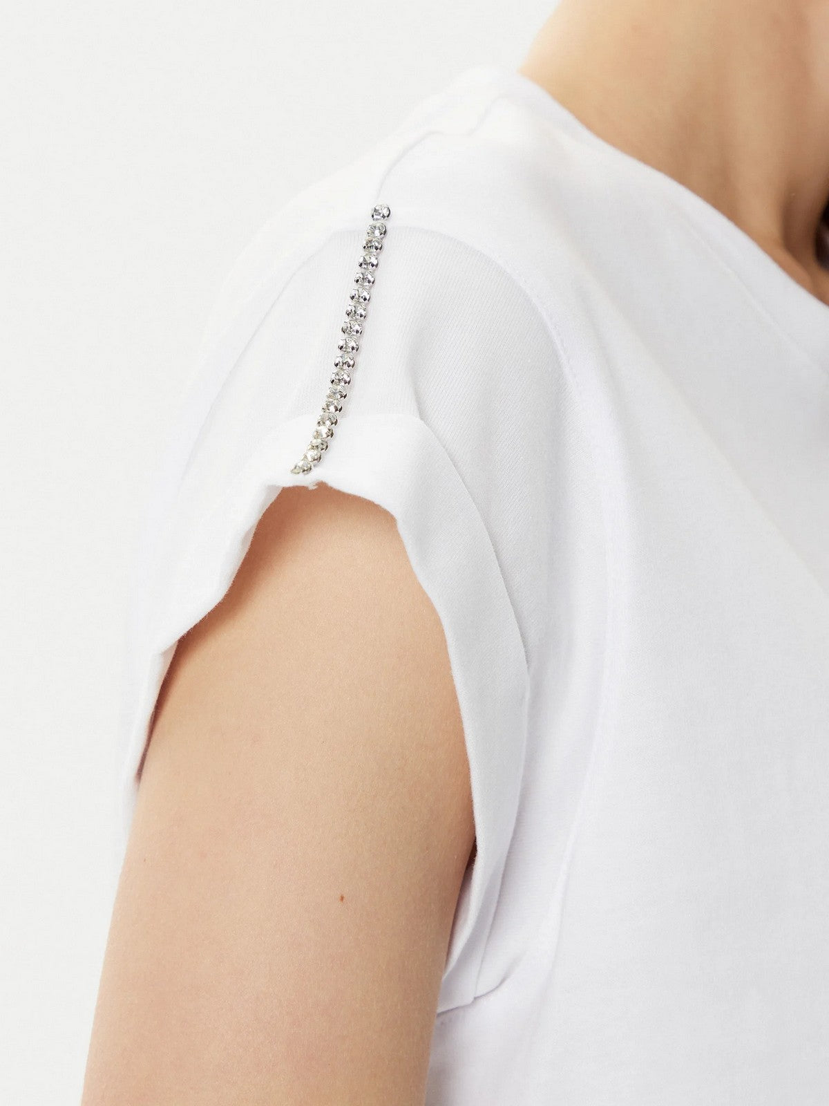 GUESS T-shirt Donna SS CN SLEEVES STRASS DETAIL W5RI06 I3Z14 G011 Bianco gioboutiqueweb