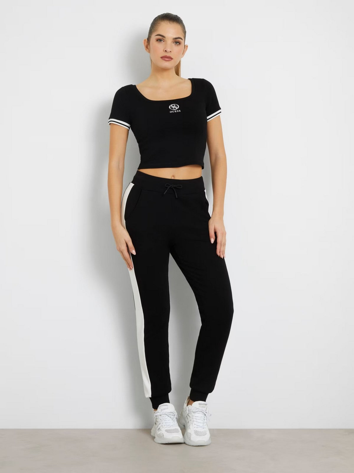 Guess Sport Pantalone Woman Ela Jogger V4YB02 KCDN0 JBLK NEGRO