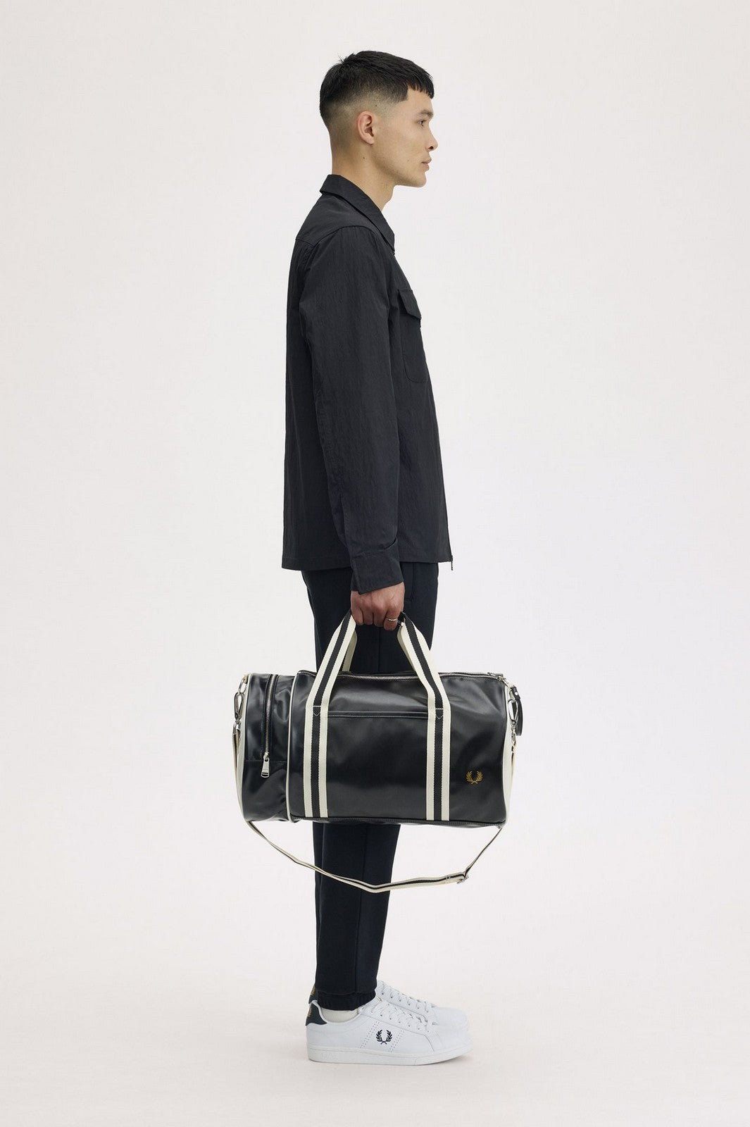 FRED PERRY Borsone Uomo FP CLASSIC BARREL BAG FP-L7255-57 D57 BLACK/ECRU