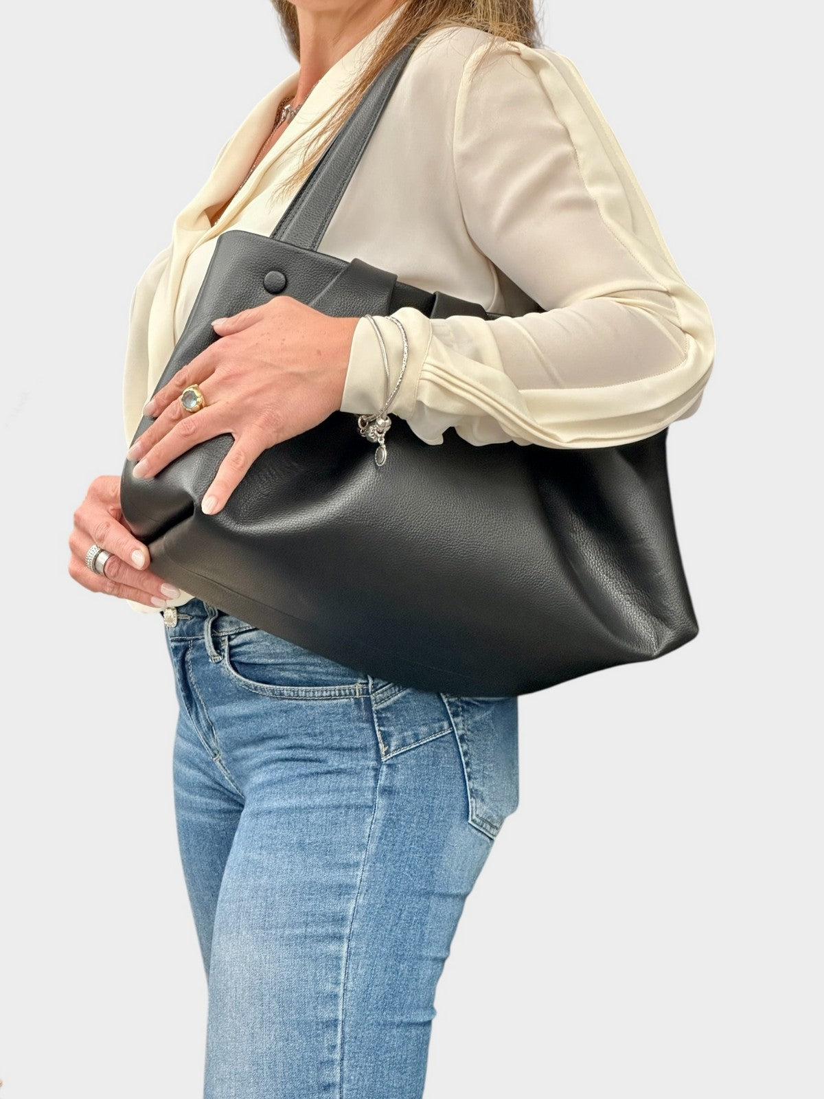 THEMOIRè Athena bottolato bag black eco-friendly design 