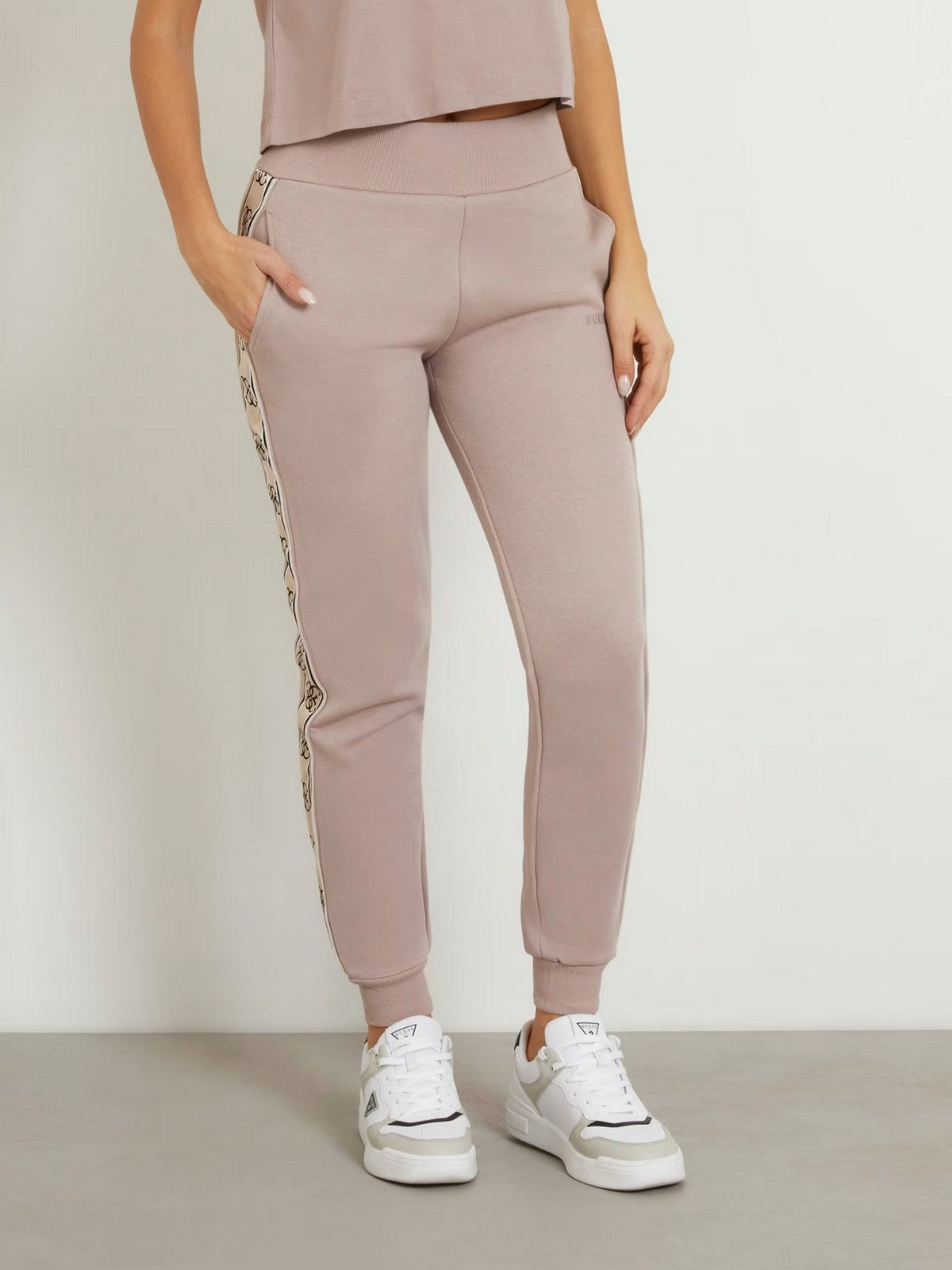 Zgadnij sport Pantalone kobieta Britney Jogger v2YB15 KB3P2 G4Q9 Rosa