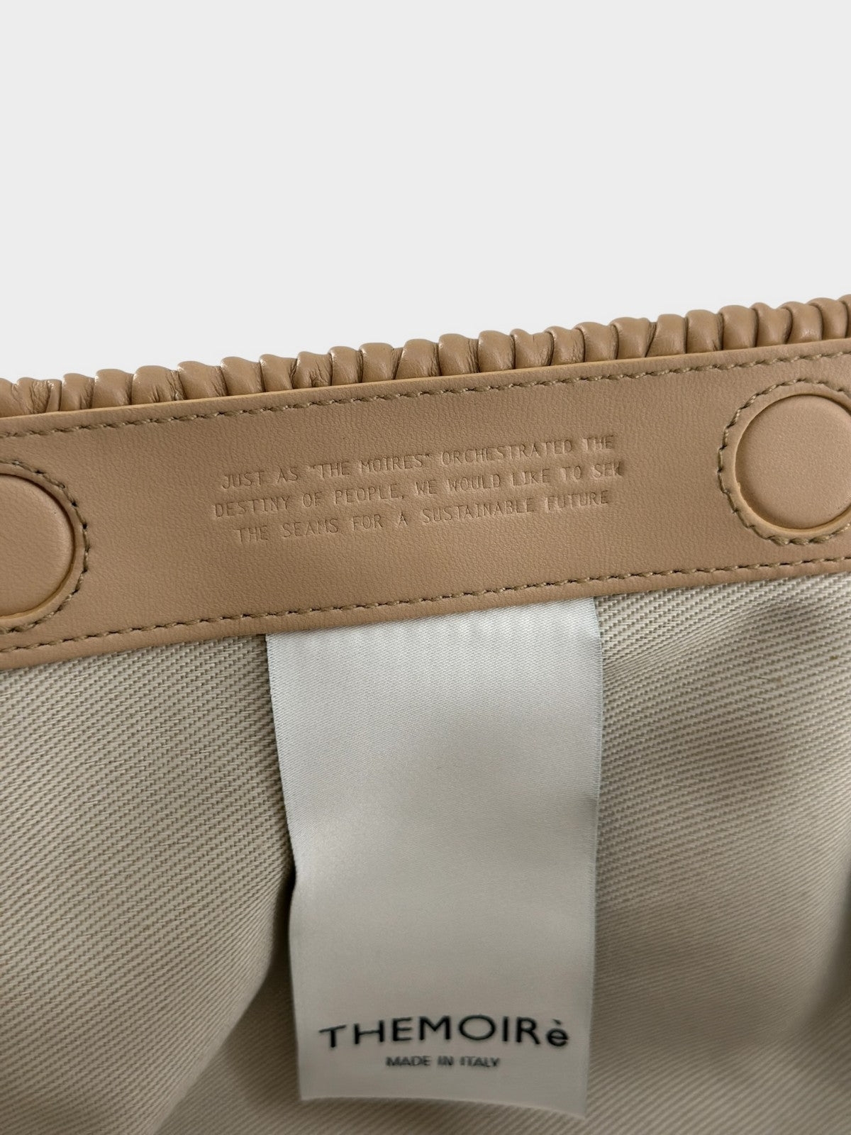 THEMOIRè Bios Baguette arricciato apple bag sand eco-friendly design 