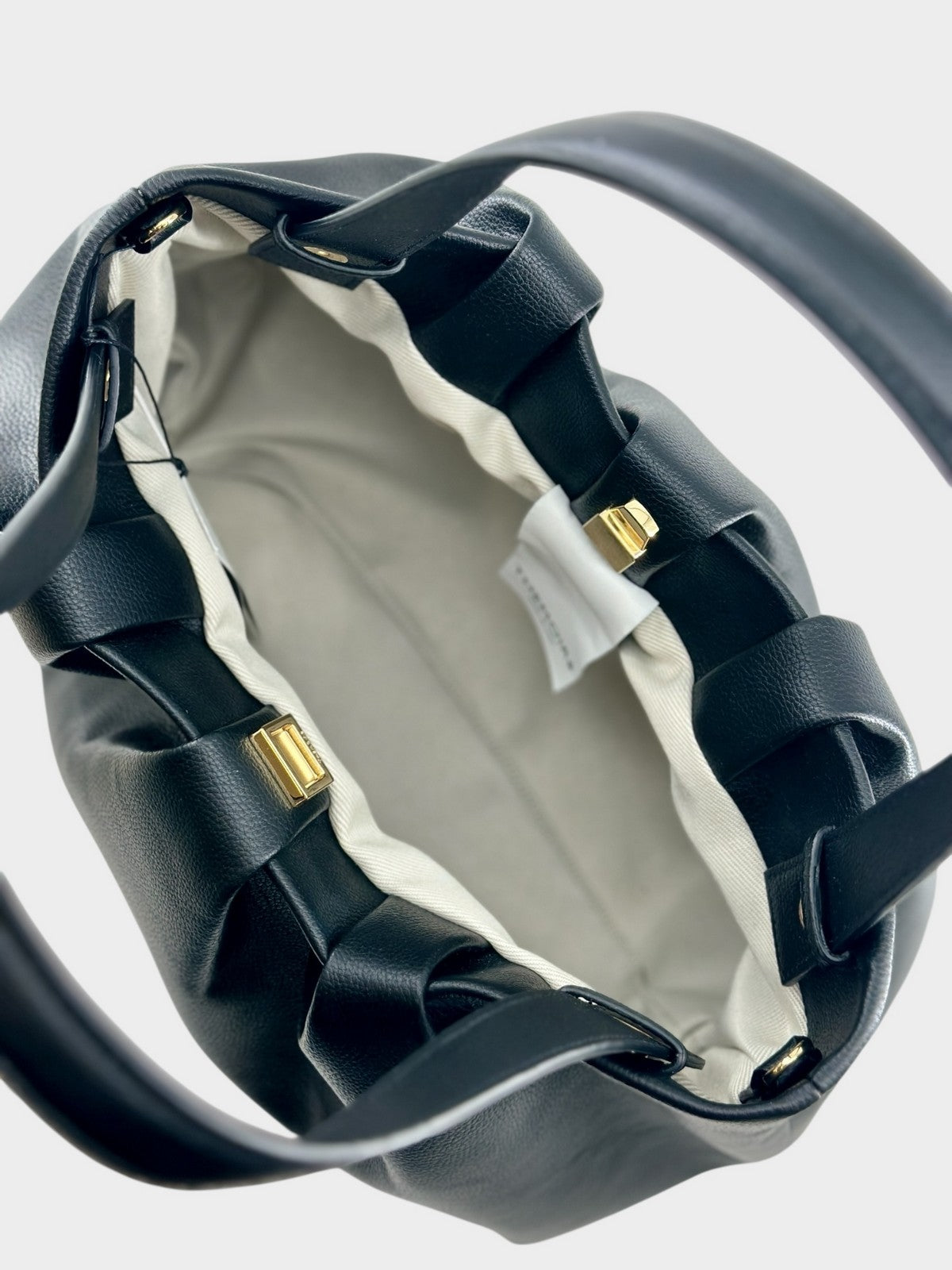 THEMOIRè Athena bottolato bag black eco-friendly design 